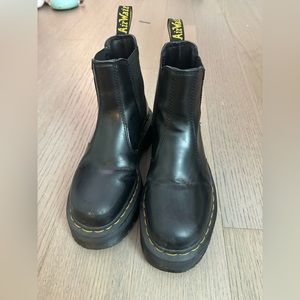 2976 SMOOTH LEATHER PLATFORM CHELSEA BOOTS IN BLACK SIZE 6